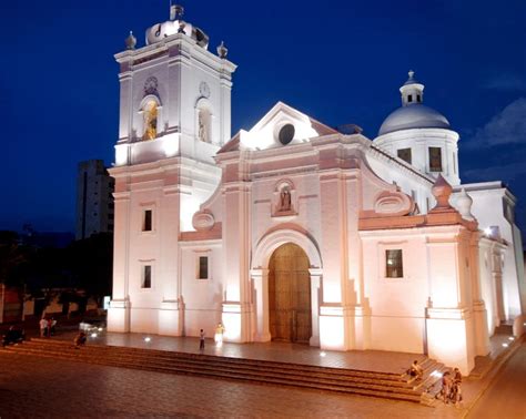  Catedral de Santa Marta: Tarih ve Mimari Harikası!