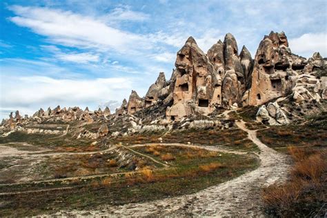 Göreme Açık Hava Müzesi: Peri Bacaları ve Tarihin İzinde Bir Yolculuk!