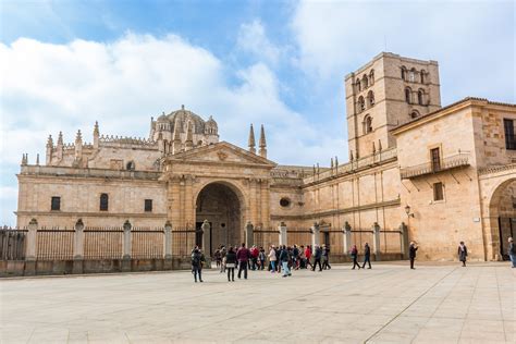  Zamora's Romanesque Wonder: Explore the Breathtaking Beauty of the Catedral de Zamora!