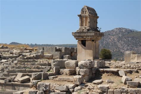  Xanthos Antik Kenti: Likya Uygarlığının Kalbinde Bir Yolculuk!